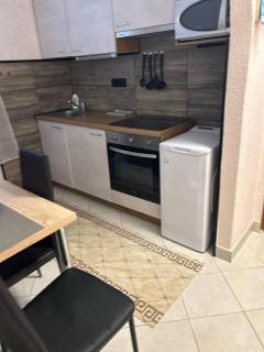 Villa Hanka Umag - 3 verschiedene Whg - 40 qm 3 Pers, 50 qm bis 4 Pers oder 70 qm bis 5 Pers, Balkone, nur 70 m zum Strand, von 3 bis max 5 Personen, WLAN, SAT-TV, Klima, Küche, Parkplätze,ruhig gelegen - Umag - 4