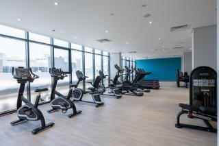 Elegant Studio Room Near Business Bay Modern Comfort with Balcony Views - Dubai - 4