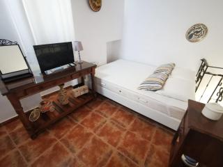 Charming White House Retreat with Balcony in Paros Lefkes - Lefkes - 9