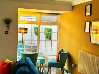 Charming 3-bedroom House with Garden in Portsmouth, Close Parking, Train Station & Gunwharf - Portsmouth - 9