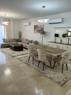 Up Town Luxury Apartment - 0