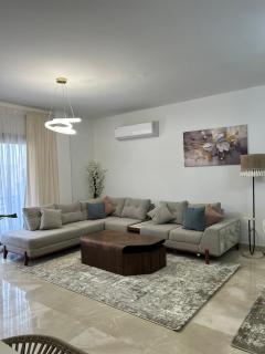 Up Town Luxury Apartment - 7