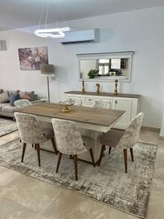 Up Town Luxury Apartment - 8