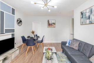 Crystal Palace Stylish Gem Slp 4 Next to Transport - 0