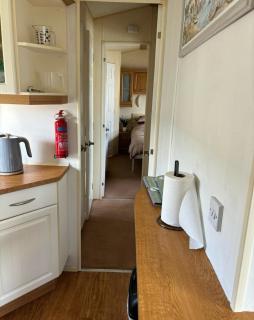 Homely 6 Berth Caravan In Essex At St Osyth Beach Holiday Park Ref 28021Gc - Clacton-on-Sea - 6