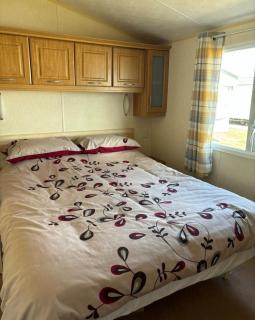 Homely 6 Berth Caravan In Essex At St Osyth Beach Holiday Park Ref 28021Gc - 5