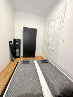 Elegant apartman for 8 person with free parking for 2 cars - Budapest - 8