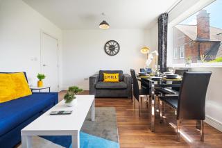 Spacious and Bright 2 Bedroom Apartment, Sleeps 6, 1st Floor with Free Parking, Business and Leisure by Jesswood Properties - Hinckley - 8