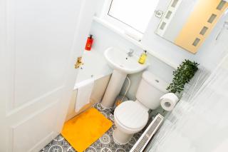 Newly Launched 3 Bedroom House with Free Parking - Litherland - 1