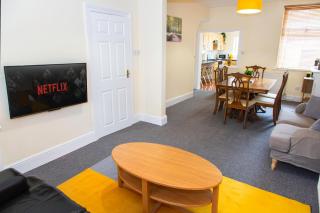 Newly Launched 3 Bedroom House with Free Parking - 8