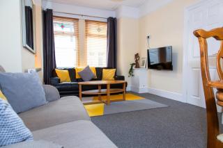 Newly Launched 3 Bedroom House with Free Parking - Litherland - 7