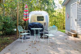 Cozy 1BR Airstream near Leipers Fork - Sleeps 3 - 7