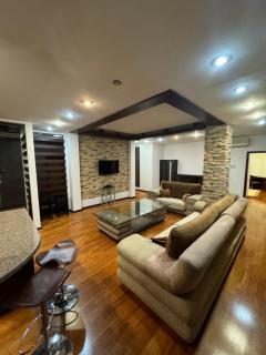 уютные апартаменты для большой компании в центре города - 0