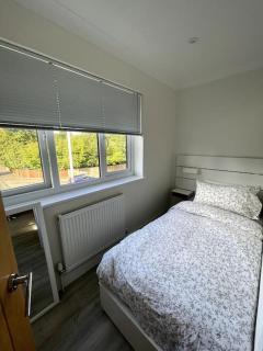 2 Bedroom Flat Bracknell Free Parking - 9