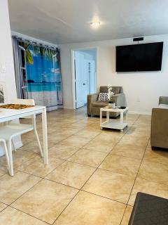 The Cozy Cottage - Lake Forest - 3