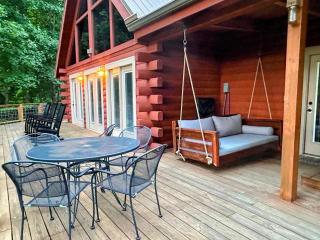 Sophie's Choice ~ Secluded Luxury Log Cabin w/ Hot Tub + Pool Table - Bryson City - 2