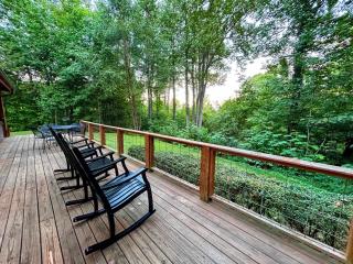 Sophie's Choice ~ Secluded Luxury Log Cabin w/ Hot Tub + Pool Table - Bryson City - 1