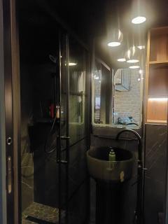 Le Petit Atelier Des Lumières, VÉRANDA AGRÉABLE - Paris - 8