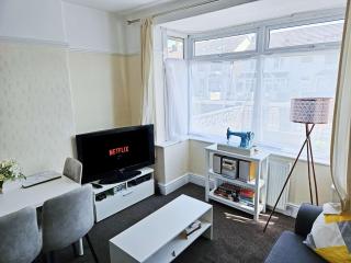 4-Bed House - Fast WiFi, Self Check-In, Parking - Bristol - 0