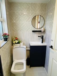 New-built En-suit room with Large TV Power shower - Birmingham - 2