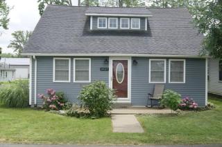 A spacious getaway on Orchard Island - Russells Point - 0
