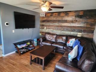 A spacious getaway on Orchard Island - Russells Point - 9