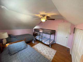 A spacious getaway on Orchard Island - Russells Point - 8