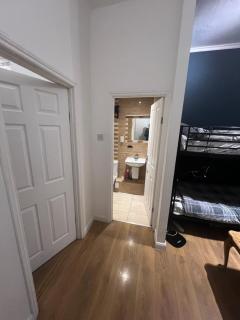 Great One Bedroom Apartment - London - 6