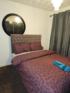 London Serviced Accommodation x RM10 x DM 4 Weekly x Monthly Deals x Sleeps 10 x FREE Parking x FREE Wifi E - Dagenham - 0
