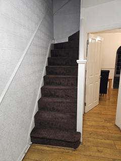 London Serviced Accommodation x RM10 x DM 4 Weekly x Monthly Deals x Sleeps 10 x FREE Parking x FREE Wifi E - Dagenham - 6