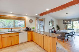 Ping-Pong and Private Hot Tub Family Cabin in Bend! - 2