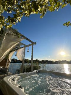 Therme - Corbeanca by The Lake Luxury Villa - 6