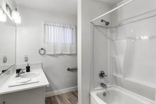 Cozy 1 Bed Sleeps 4! Near Strip Perfect GetAway! - 7
