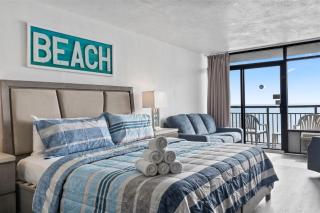 Newly Renovated Oceanfront King Suite! Spectacular Views- Landmark 826 - Myrtle Beach - 3