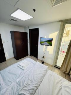 Charming Room Bath inside & Balcony - Dubai - 4