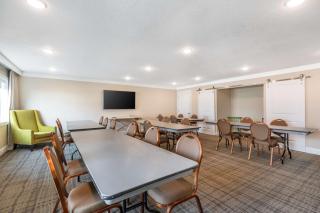 Best Western Plus University Park Inn & Suites - Ames - 3