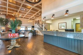 Best Western Plus University Park Inn & Suites - 2