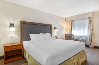 Best Western Plus University Park Inn & Suites - 0