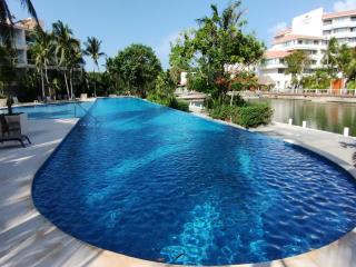 Secret Waters 104 - Puerto Aventuras - 1