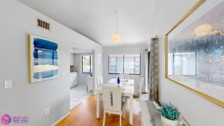 Beach Rd, 300ft to Beach Access & 500ft to Siesta Key Village, 2bdr & Studio - Siesta Key - 4