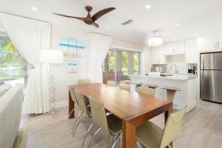 Seaside Dreams - Waterfront Home on Bio Bay with Shared Pool & Walk to the Rum Point Club - Driftwood Village - 7