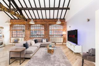 High End Luxury Townhouse in JQ, 4 Bedrooms, Flat screen TV in all rooms, Free Parking, Near Birmingham City Centre DEPOSIT REQUIRED - Birmingham - 0