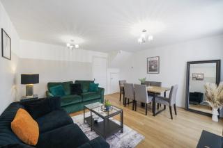 Aylesbury 3BR Home, Sleeps 5,Ideal for couples and Contractors Homely Stay - 0