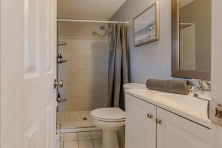 Spacious Backyard & Pool Retreat - 5 Mins to Beach - 7