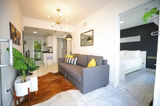 South Beach 2 Bedroom Family Pet Friendly Apartment with Free Parking on Premise - Miami Beach - 0