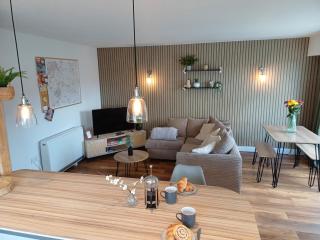 Sunlit garden bungalow - 5