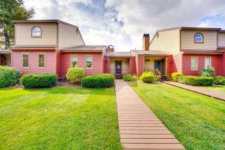 Mtn and Foliage Views Modern Mount Snow Stay! - 8