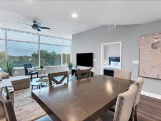 Luxury 1260sq ft 2 Bd 2BTH in DT - 1