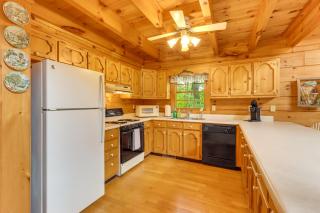 5 Mi to Blue Ridge Lake Cabin with Fire Pit! - Morganton - 3