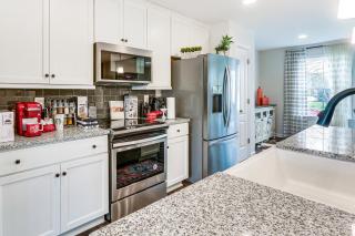 2 Mi to Hollywood Casino Charles Town Townhome! - 4